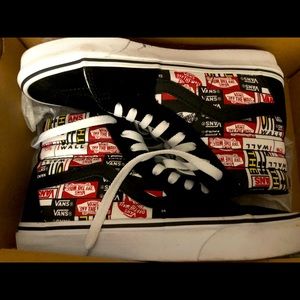 Women’s size 7 Label Mix Blk/Wht Hi-Top